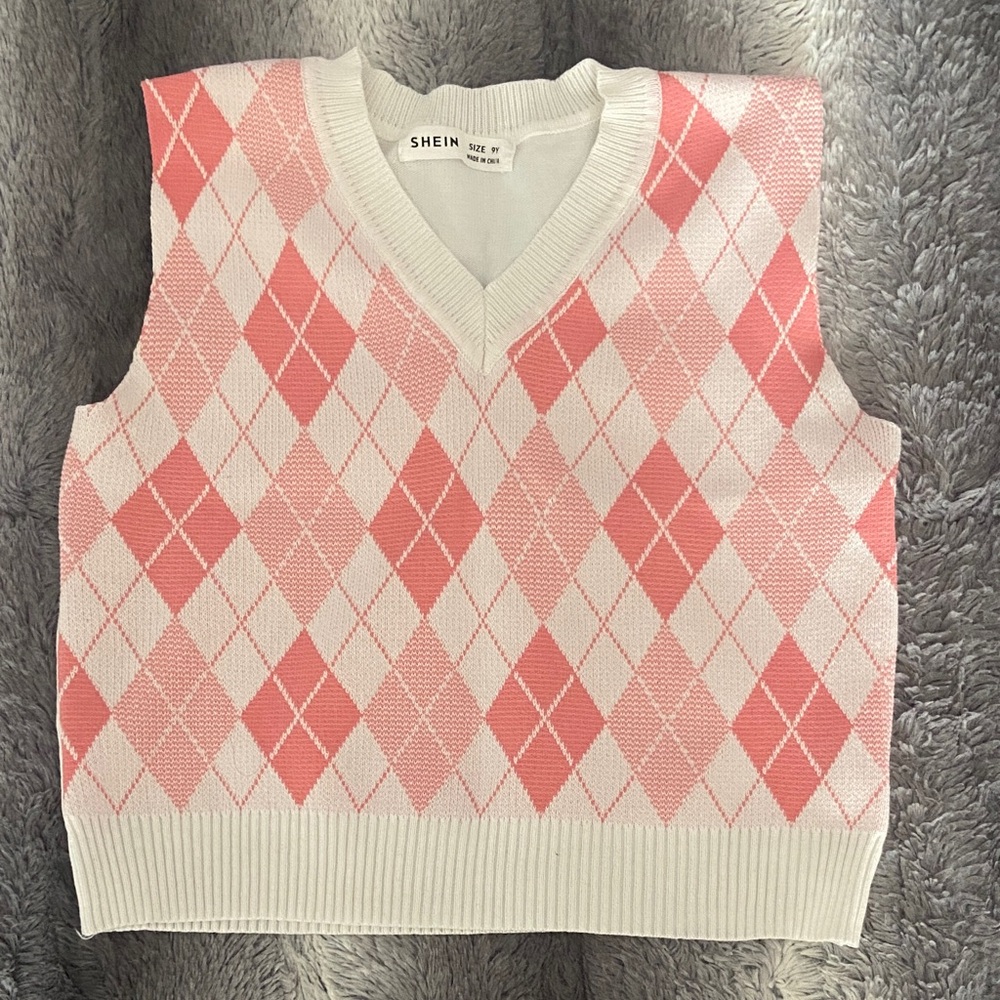 SHEIN V-Neck Pink and White Argyle Sweater Vest